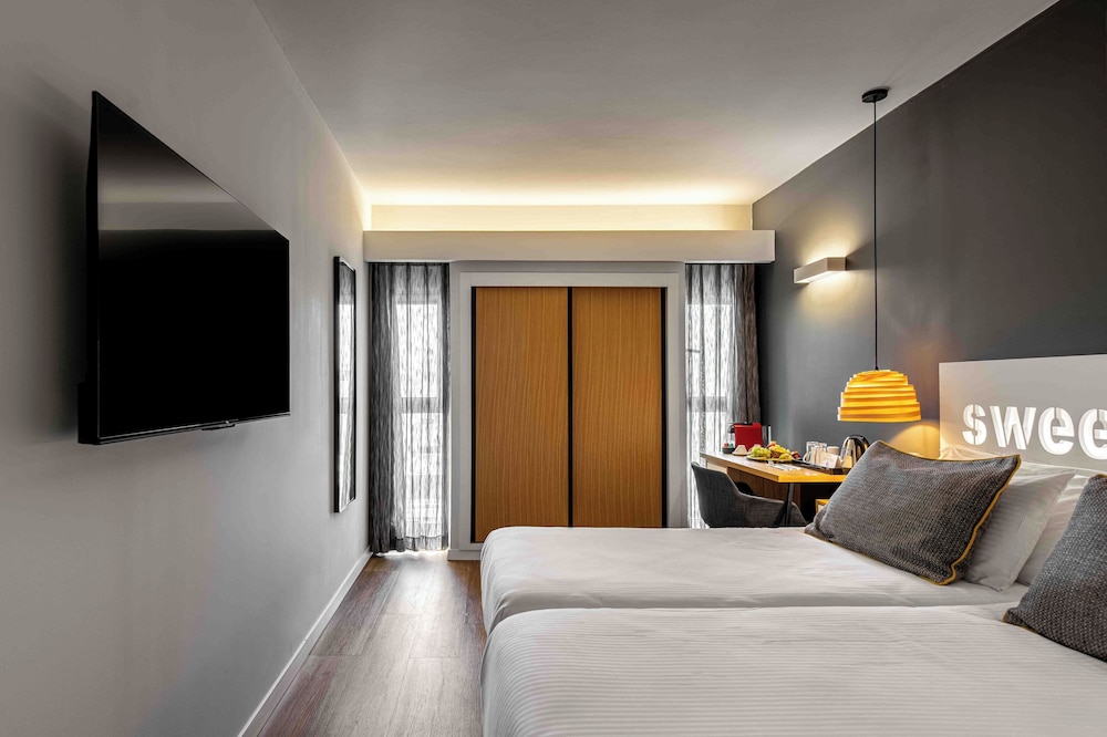 Deluxe Room - Photo 11