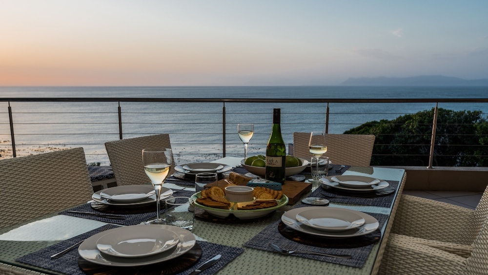 Deluxe Apartment, 3 Bedrooms, Ocean View, Oceanfront photo 3