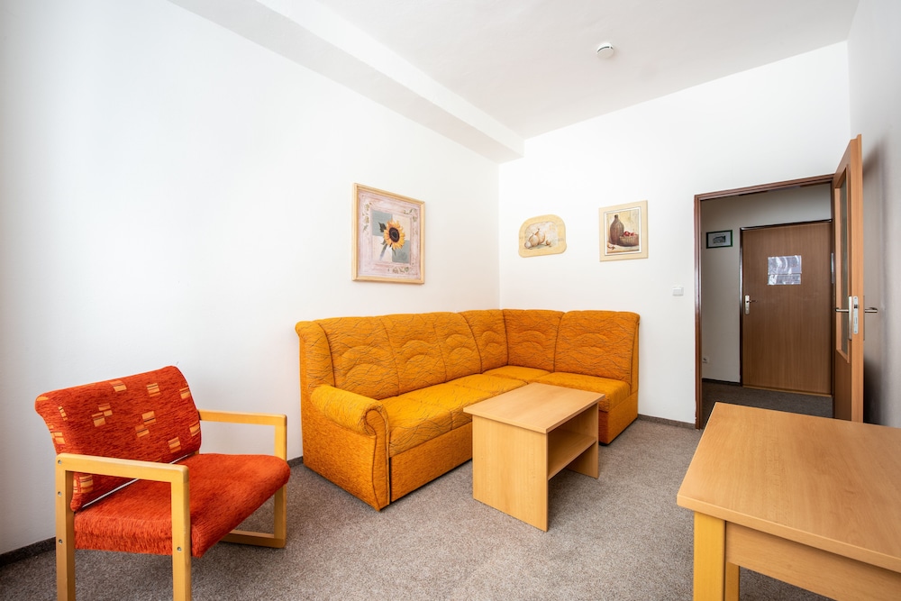 Family Triple Room, 2 Bedrooms photo 2