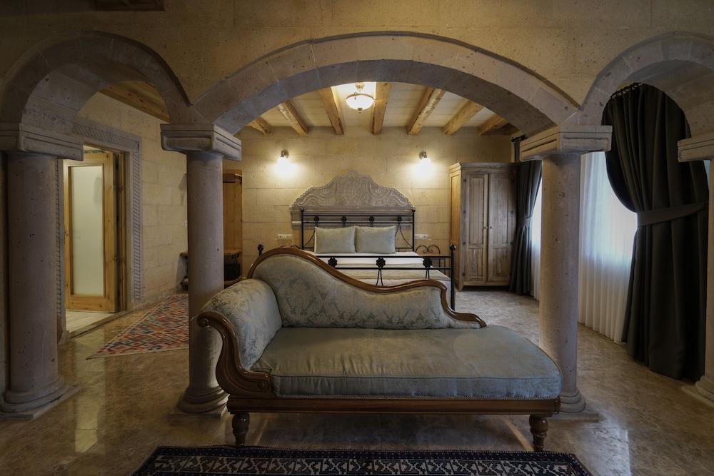 Stone Deluxe Room with Bathtub - Photo 7