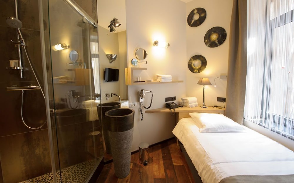 Single Room photo 2