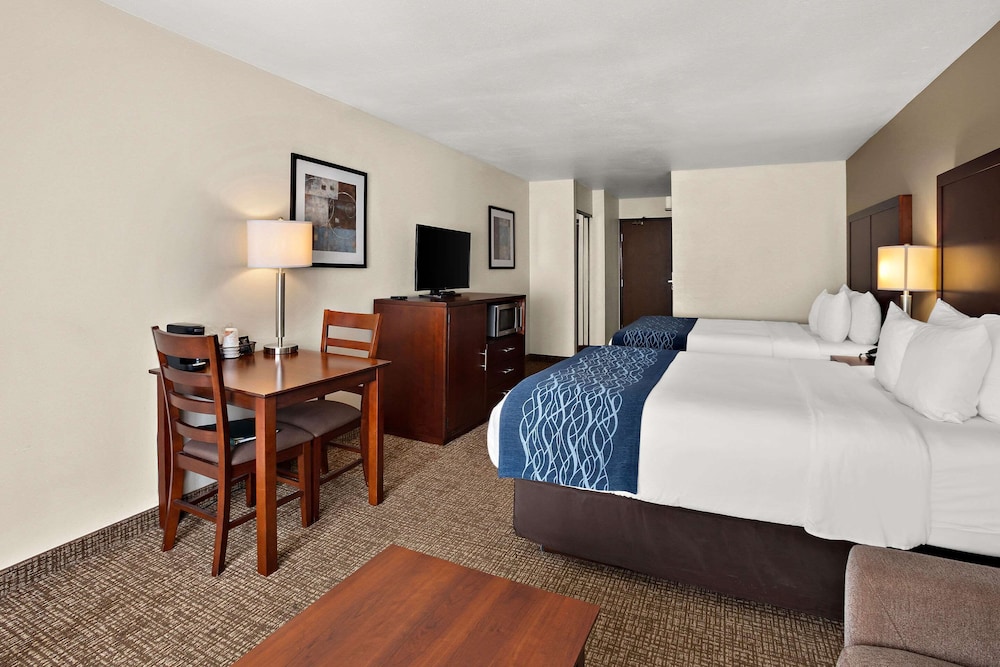 Suite, Multiple Beds - Photo 2