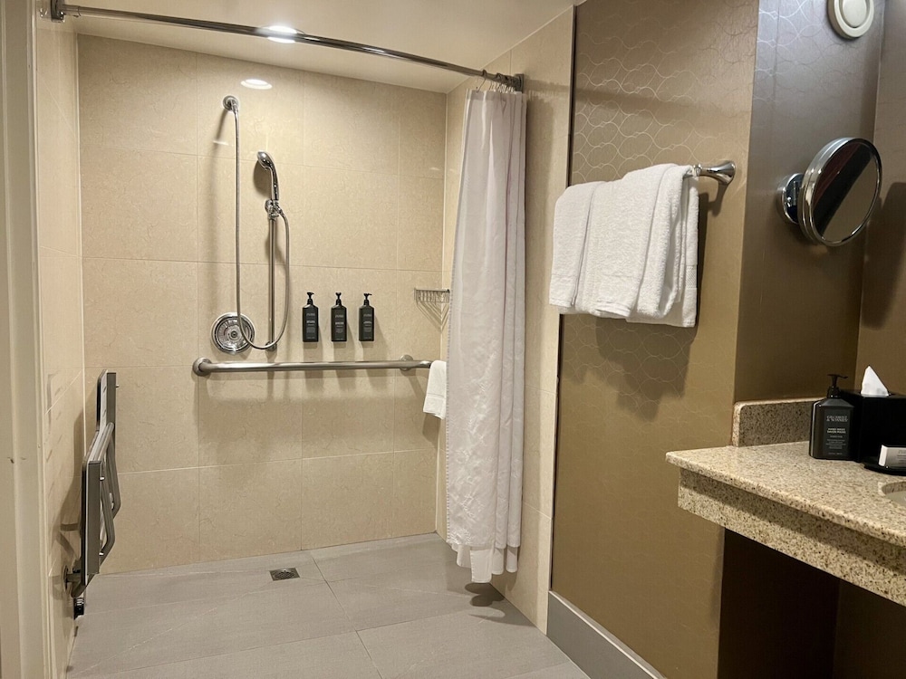 Room, 2 Double Beds (Mobility Accessible, Roll-In Shower) photo 3