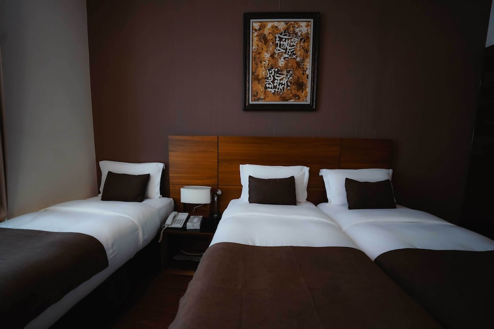 Deluxe Triple Room - Photo 11