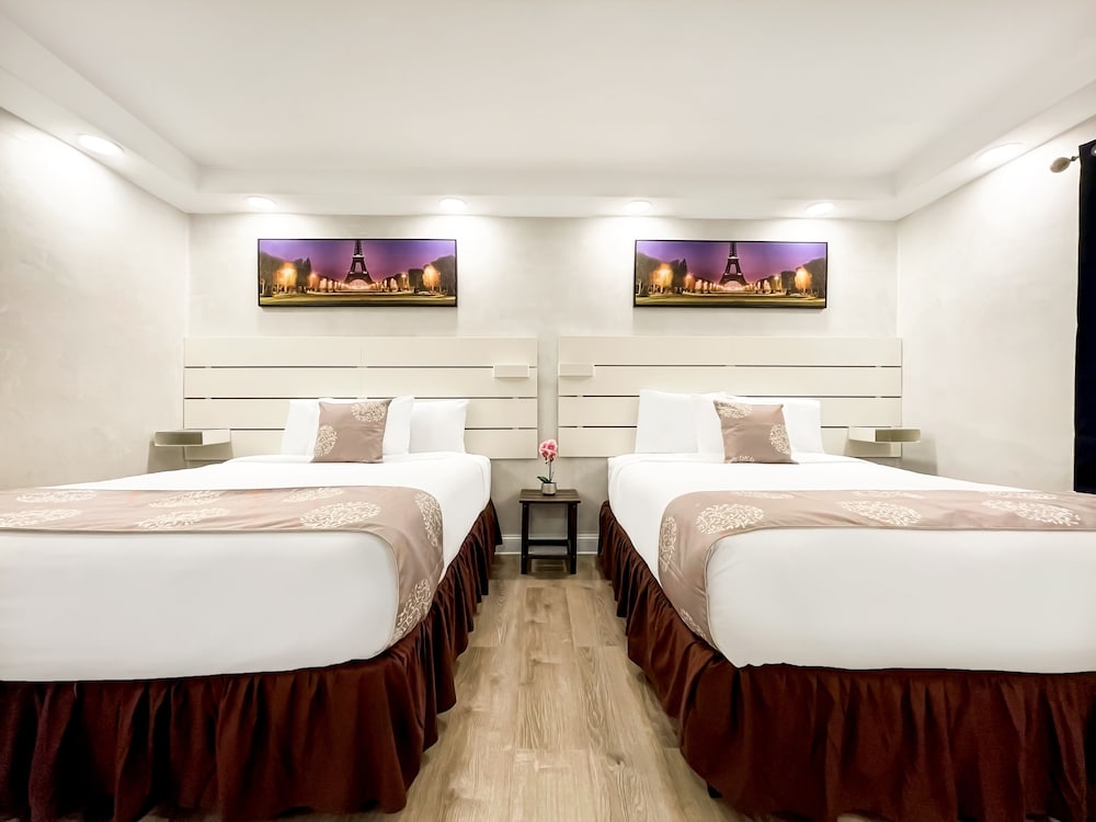Deluxe Room - Photo 1