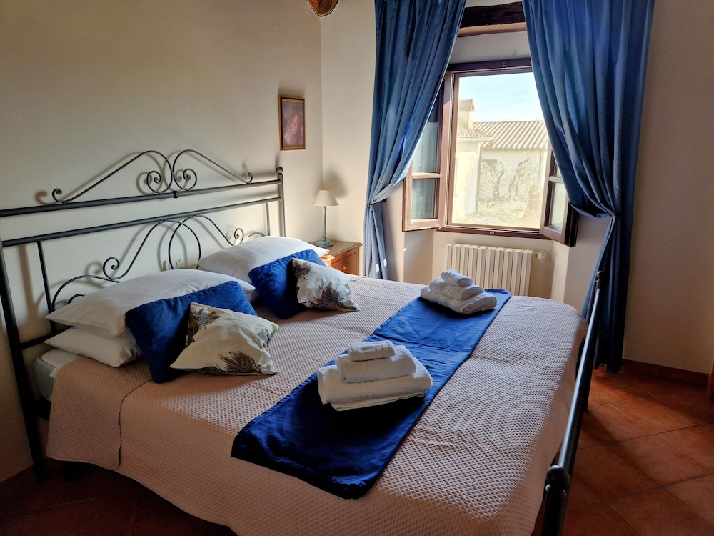 Deluxe Apartment, 2 Bedrooms, Kitchen, Courtyard View photo 2