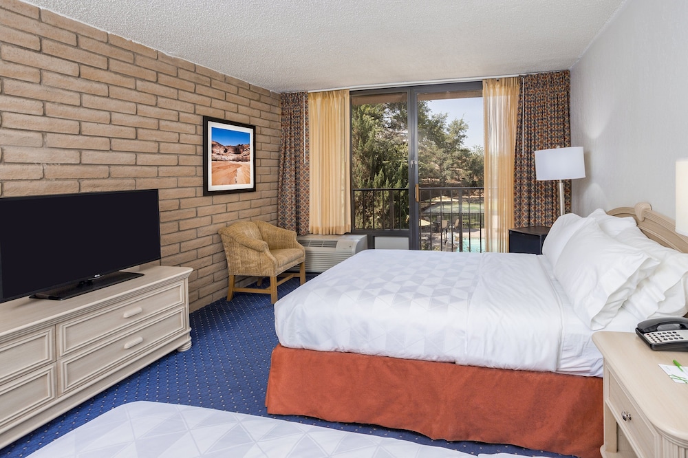 Room, 2 Double Beds, Non Smoking (Courtyard View) - Photo 1