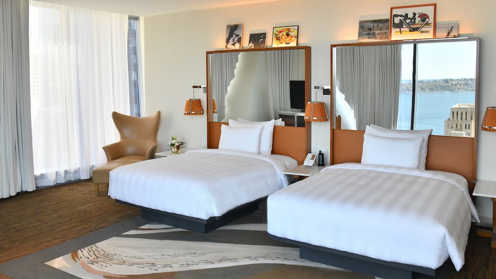 Premier Suite, 2 Queen Beds, City View