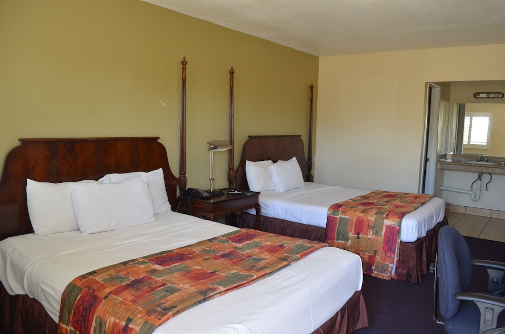 Superior Single Room, 2 Queen Beds, Non Smoking photo 1