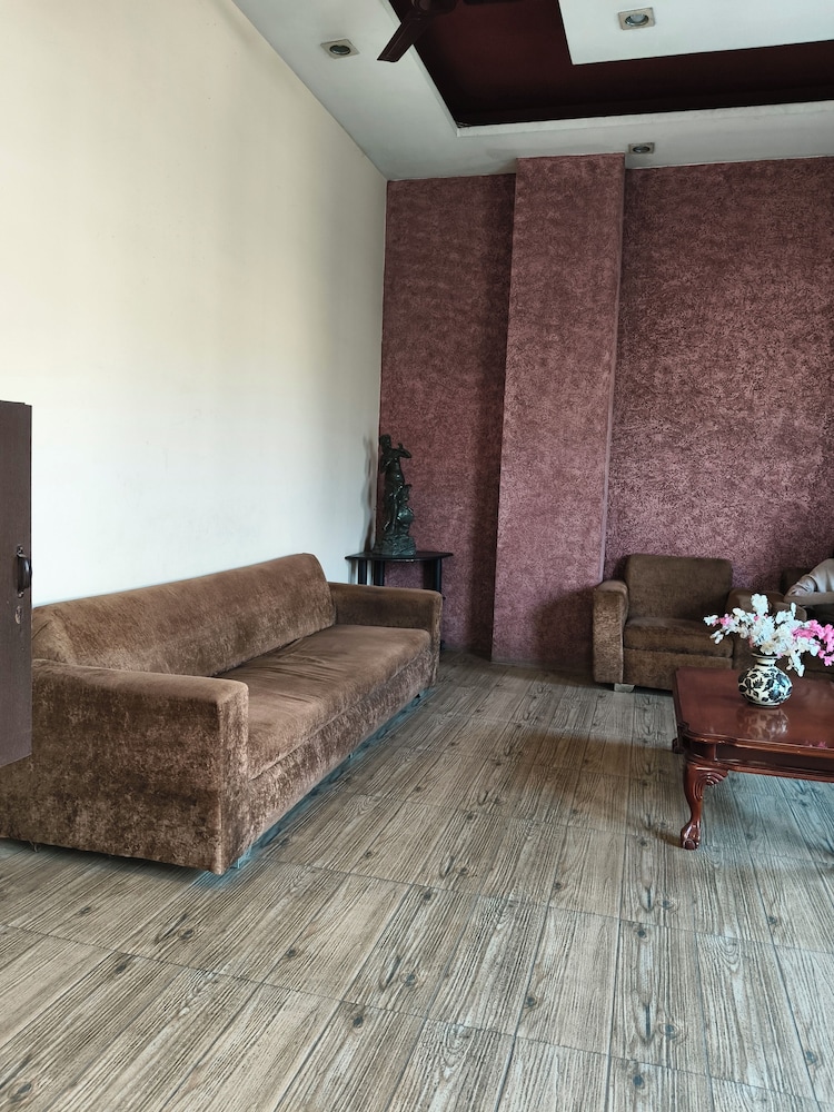 Deluxe Double Room Single Use, Garden View photo 3