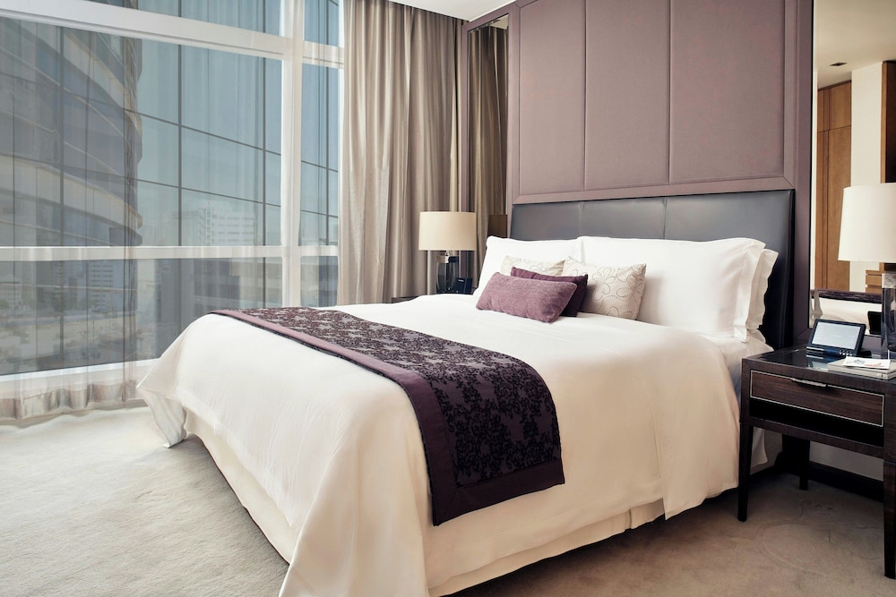 Suite, 1 King Bed, Smoking (View) thumbnail 5