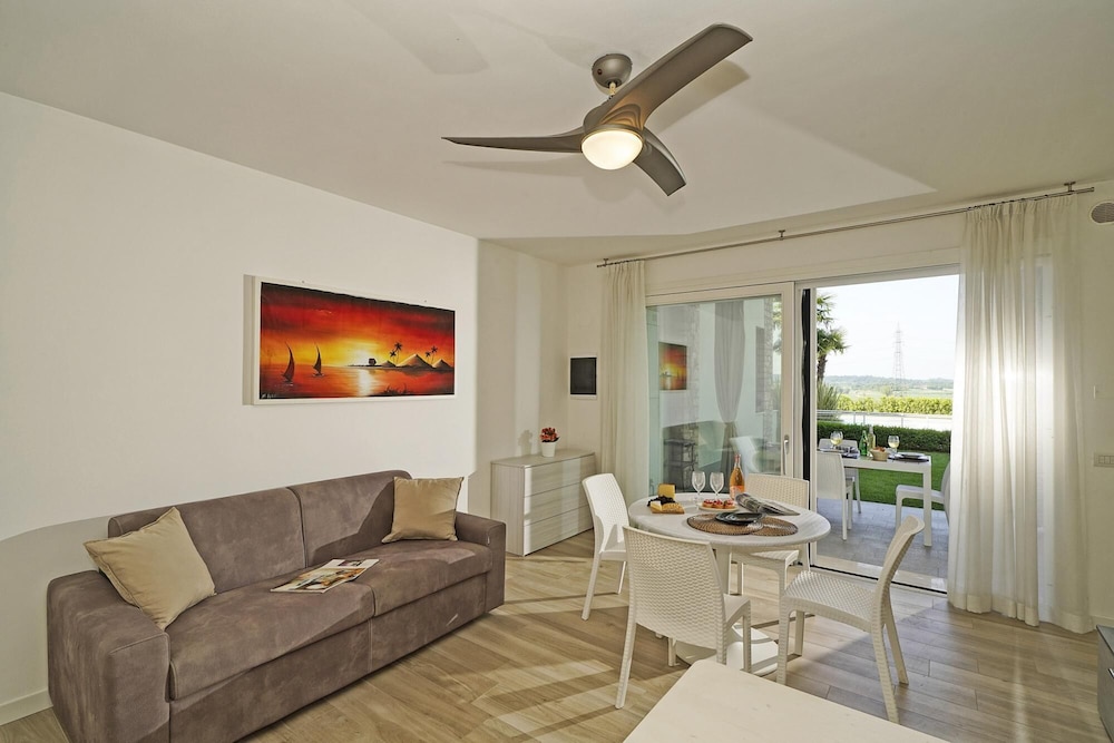 Apartment photo 2