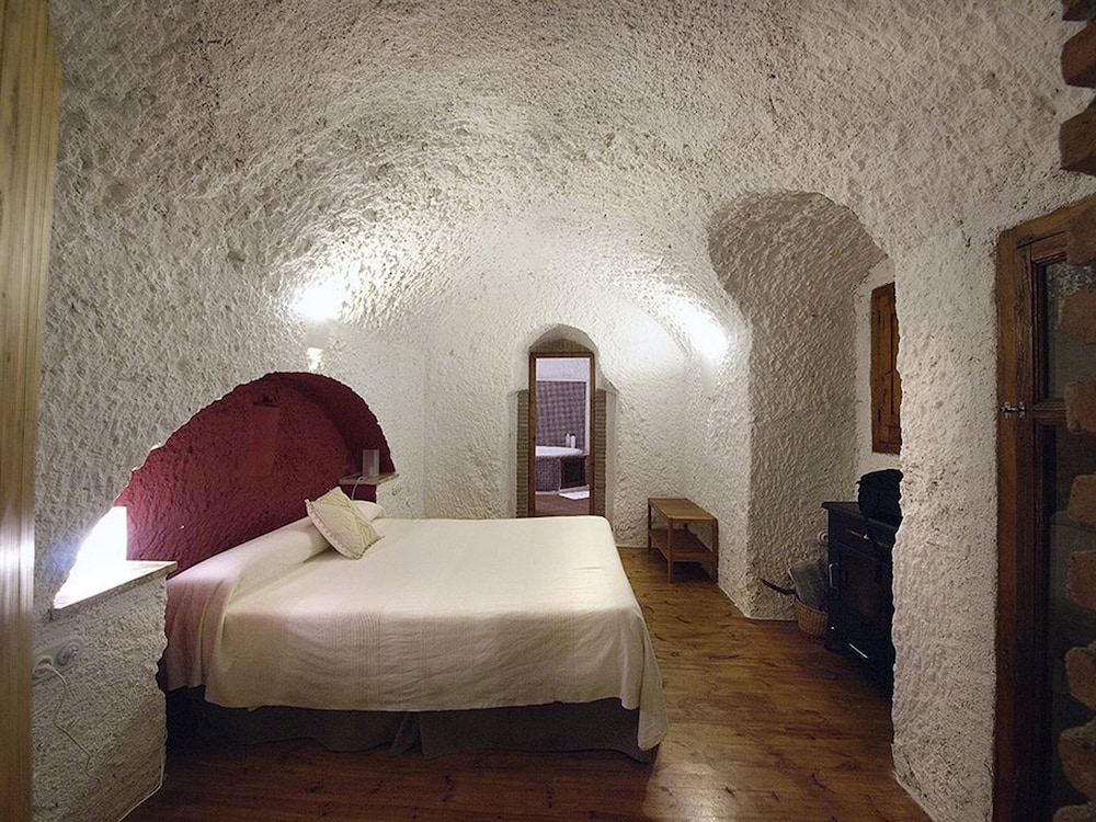 House (Cave with jacuzzi) photo 2
