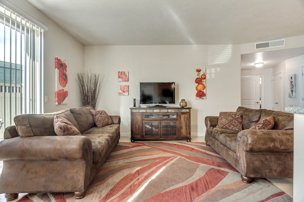 Condo, 3 Bedrooms