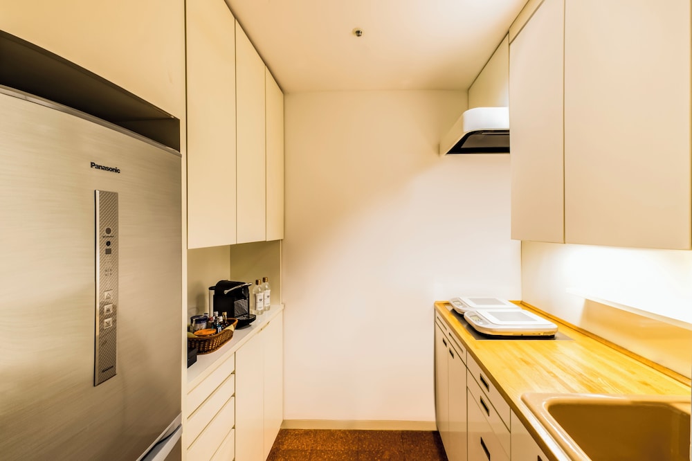 Tower Building High Floor Residential Suite Twin, Non Smoking