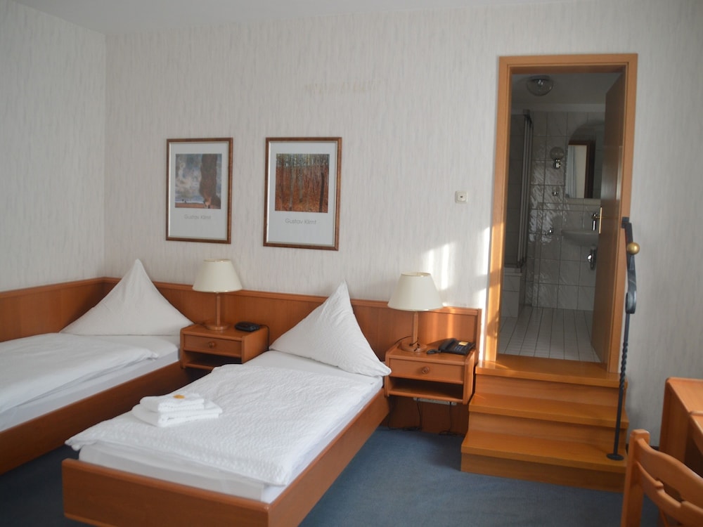 Standard Twin Room, Private Bathroom photo 1