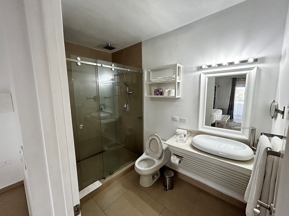 Deluxe Suite, Sea View - Photo 2