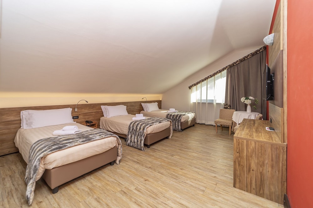 Standard Triple Room - Photo 2