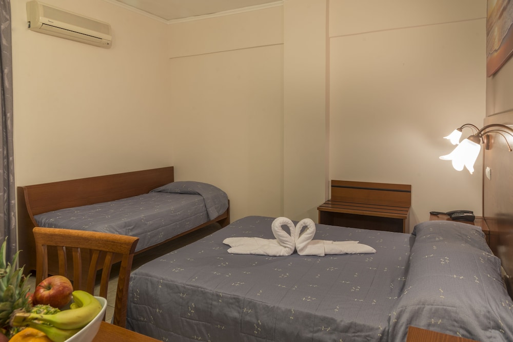 Basic Triple Room, 1 Bedroom photo 2
