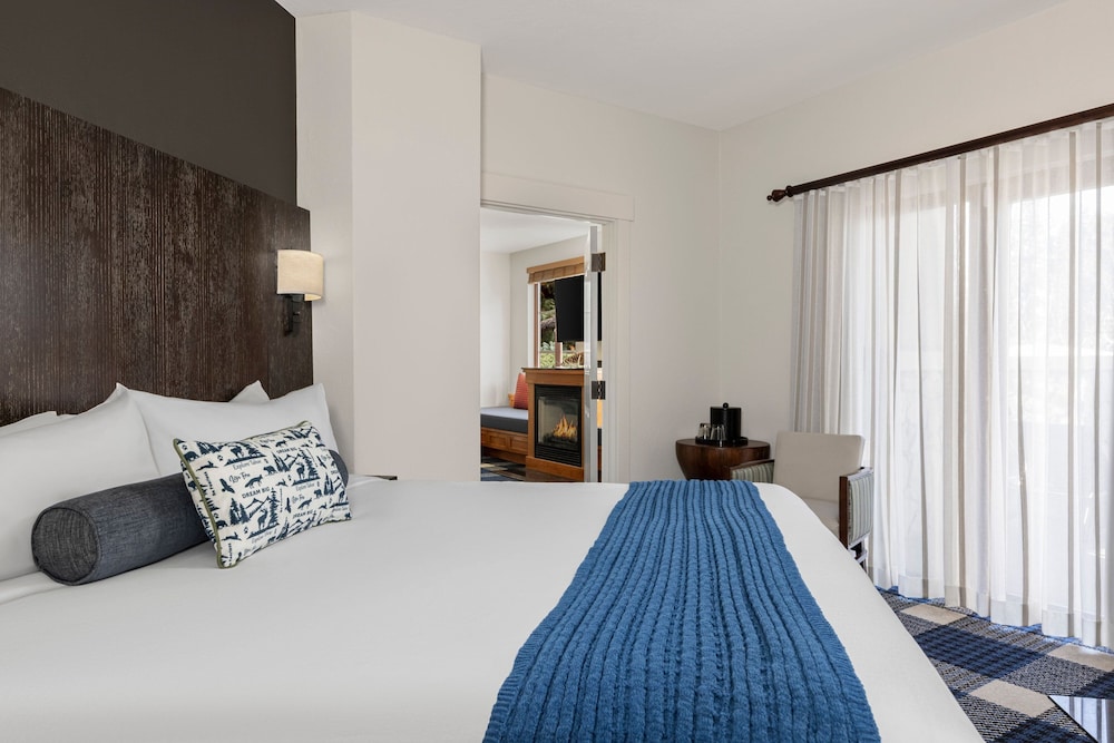 Room, 1 King Bed, Fireplace