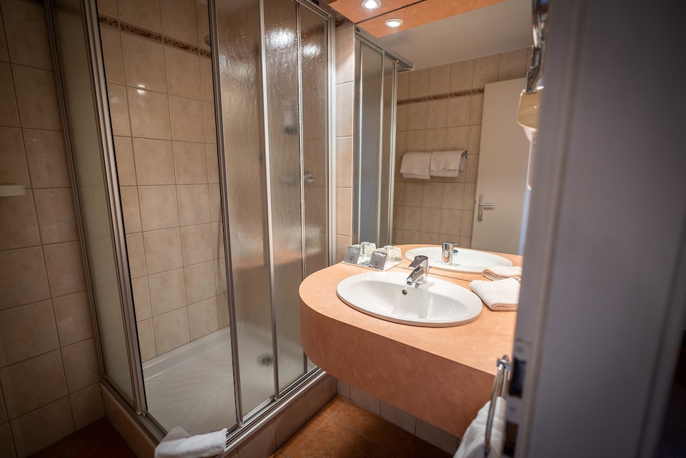 Superior Double Room (Chambre Superieure Salon & Vue)
