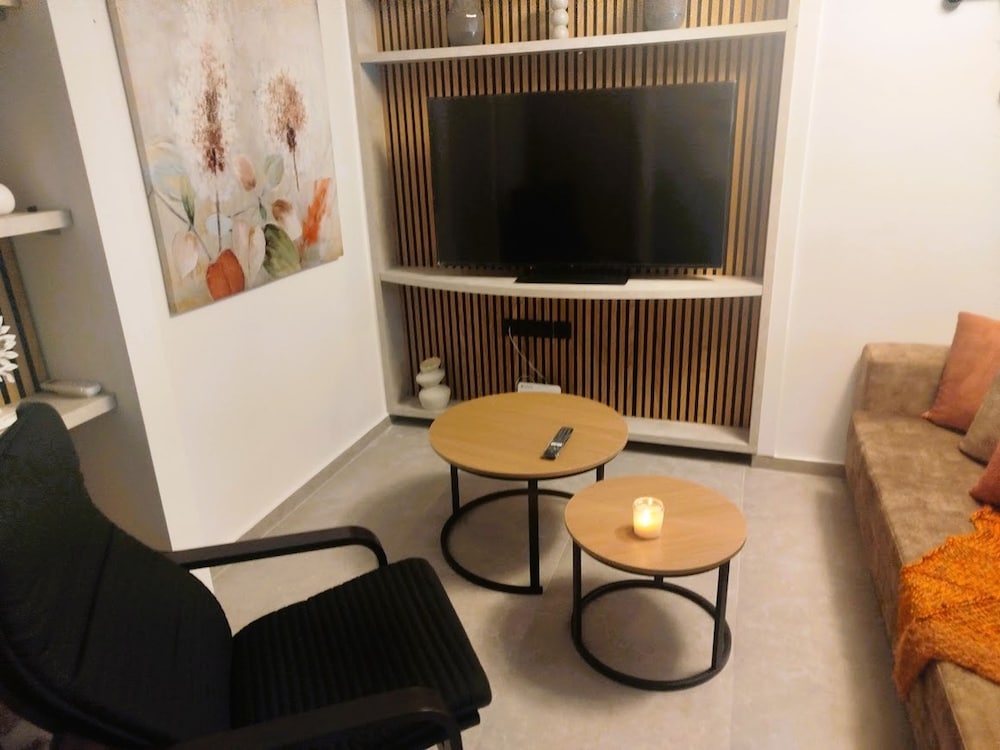 Apartment, Smoking