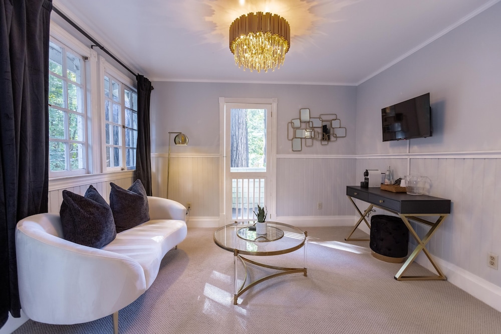 Deluxe Studio Suite, 1 Queen Bed, Corner