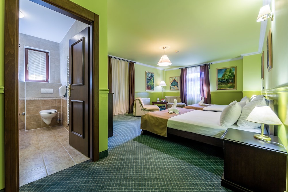Signature Triple Room photo 2