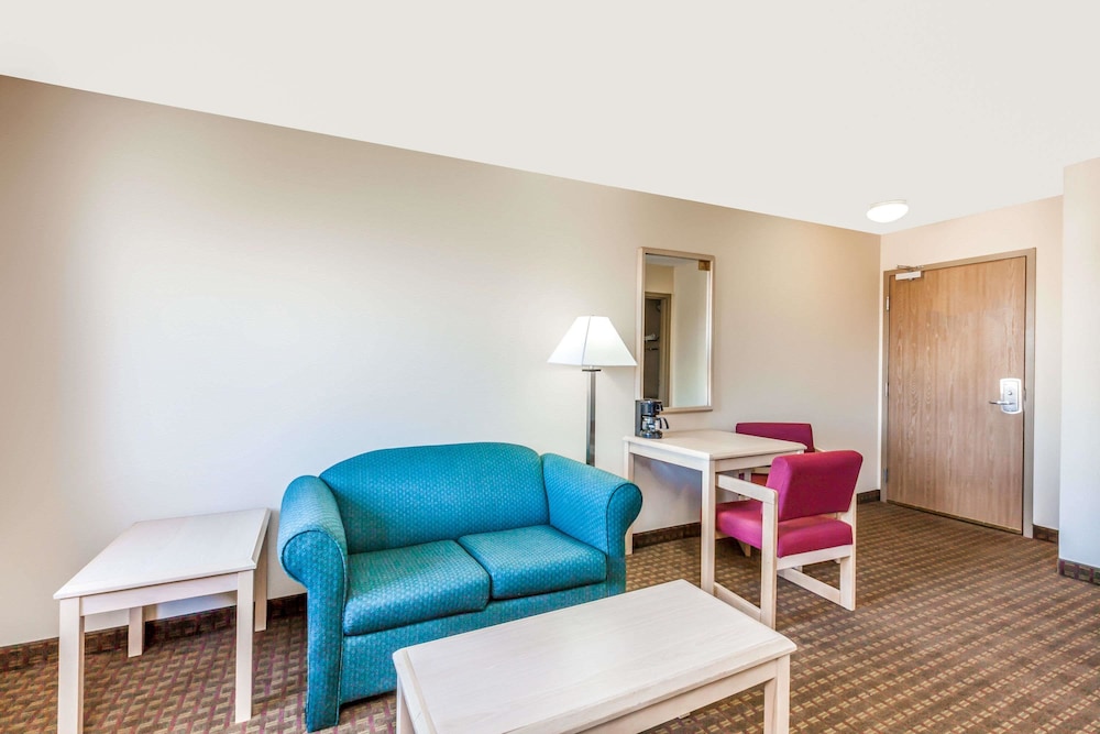 Studio Suite, 1 King Bed, Non Smoking - Photo 3
