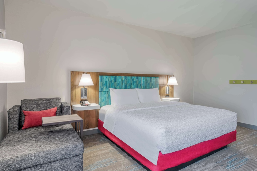 Room, 1 King Bed, Accessible, Non Smoking (Mobility & Hearing, Roll-in Shower) - Photo 2