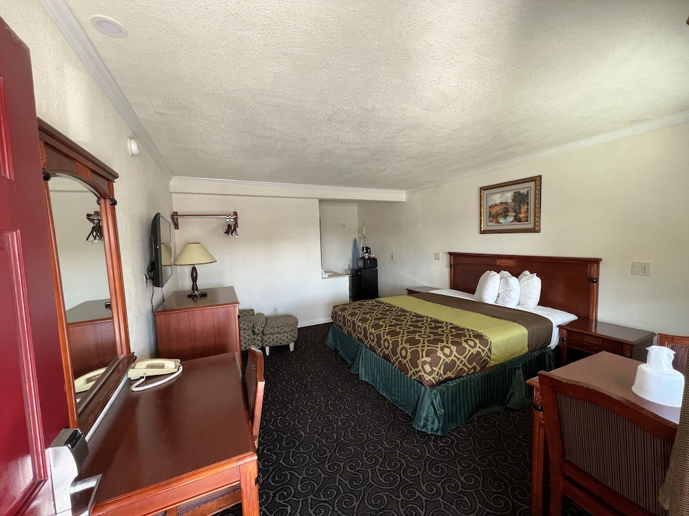 Room, 1 King Bed, Non Smoking - Photo 1
