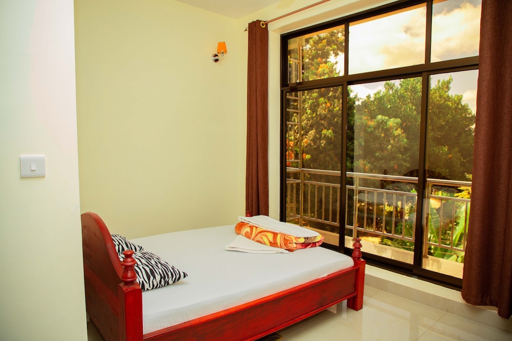 Double Room Single Use, Multiple Beds, Non Smoking, Mountain View photo 2