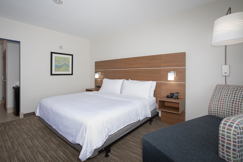 Standard Room, 1 King Bed, Mobility Accessible (Communications) - Photo 2