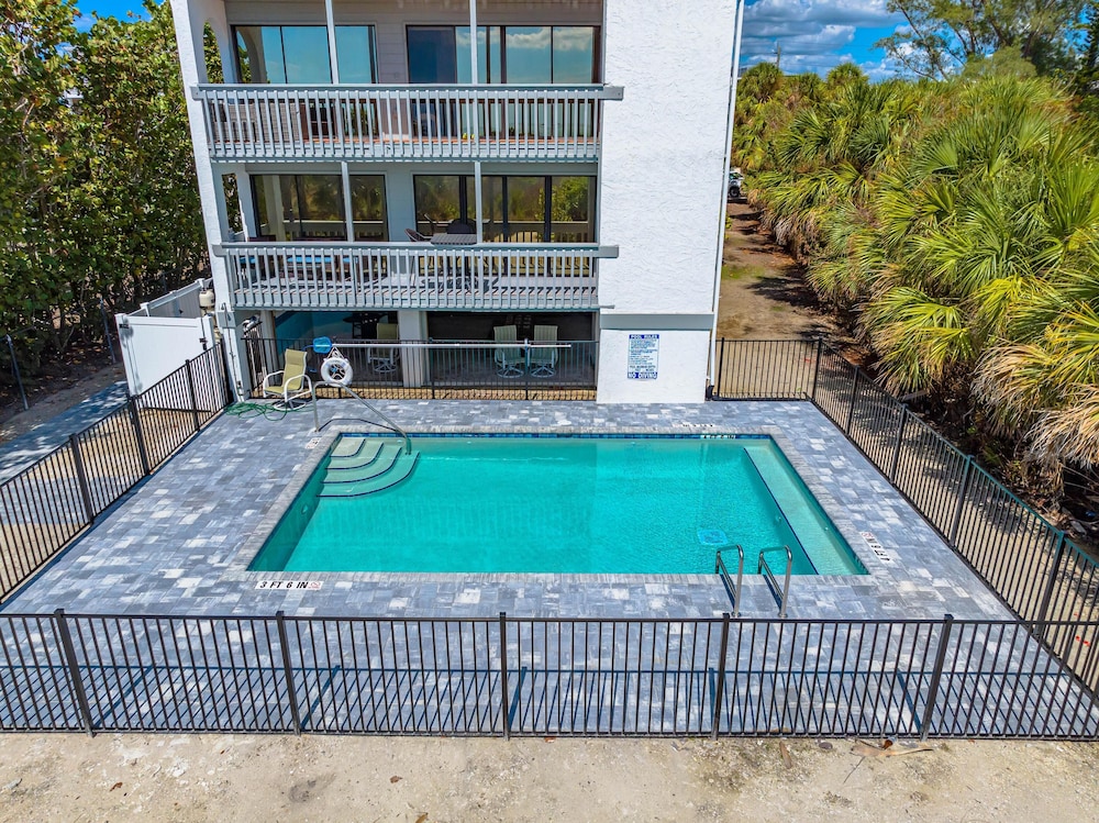 Condo, Multiple Beds (Just Beachy - Unit 5) photo 3