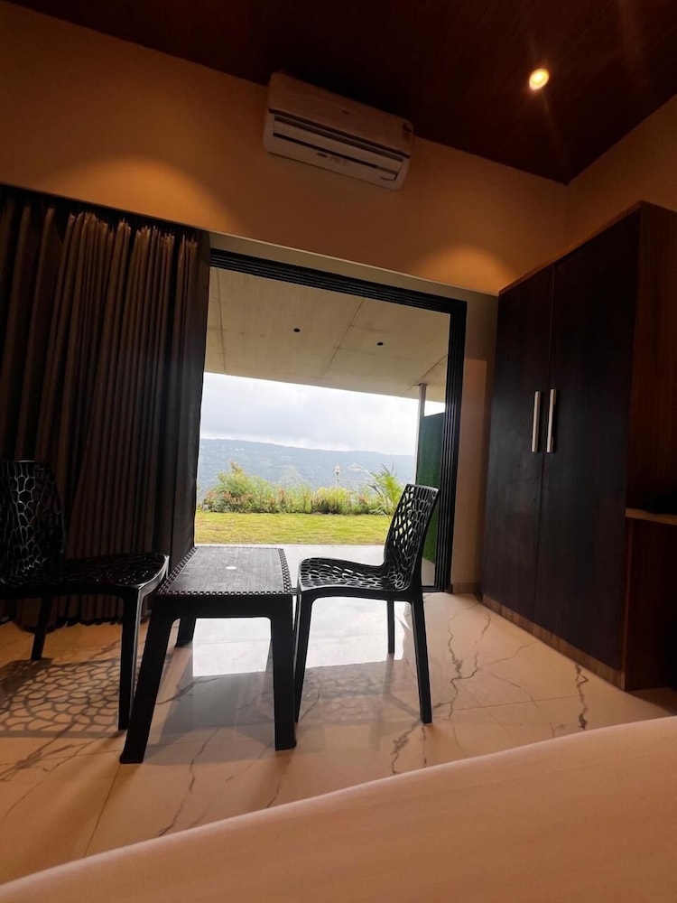 Basic Room, Balcony, Mountain View photo 3