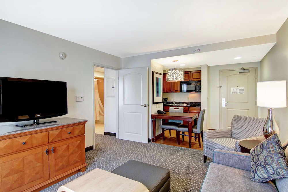 Suite, 2 Queen Beds - Photo 3