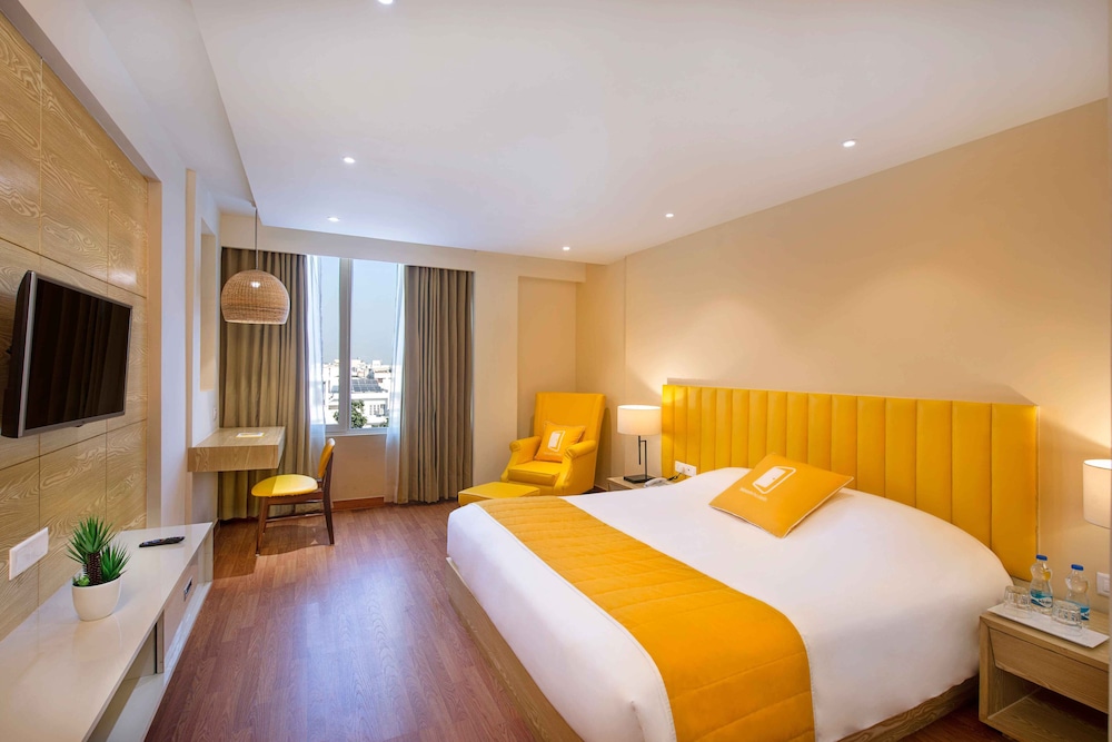 Deluxe King Room - Photo 7