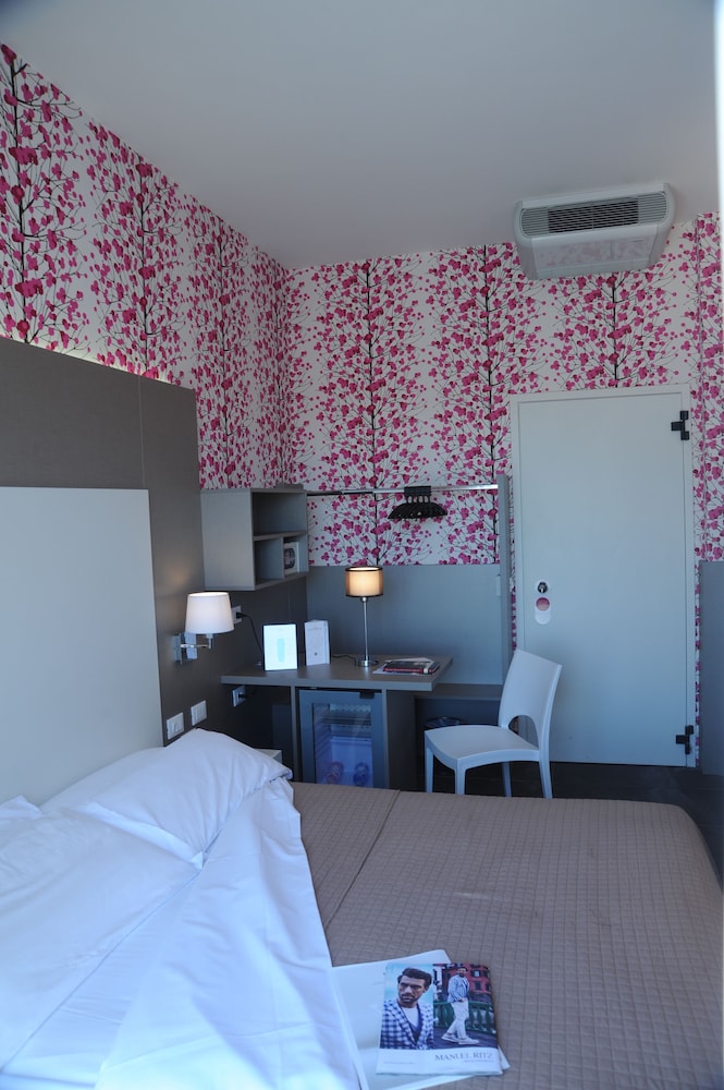 Basic Single Room photo 3