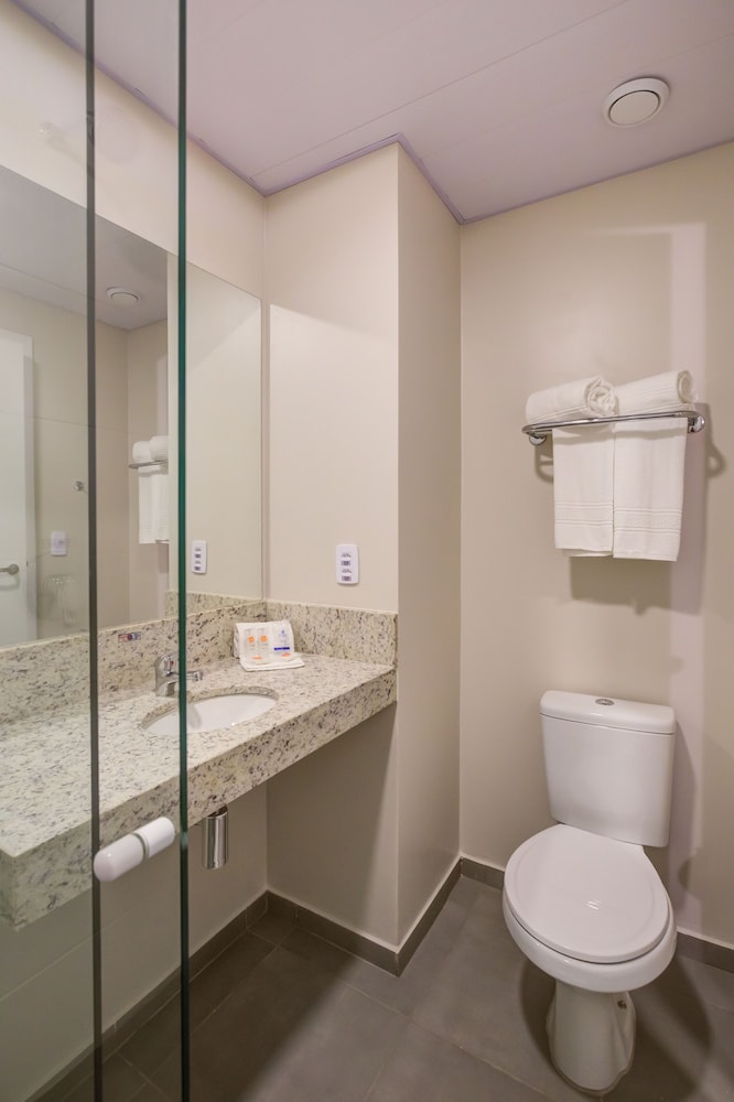 Standard Room, 2 Twin Beds - Photo 9