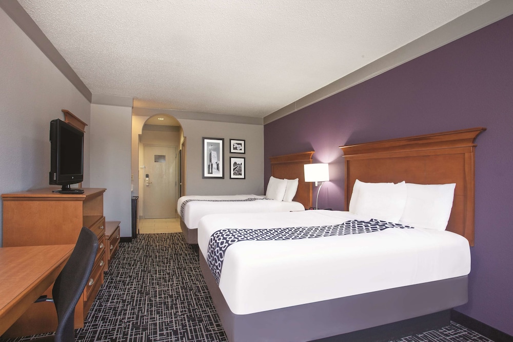 Suite, 1 King Bed, Non Smoking - Photo 5