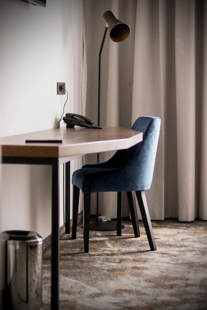 Deluxe Room - Photo 17