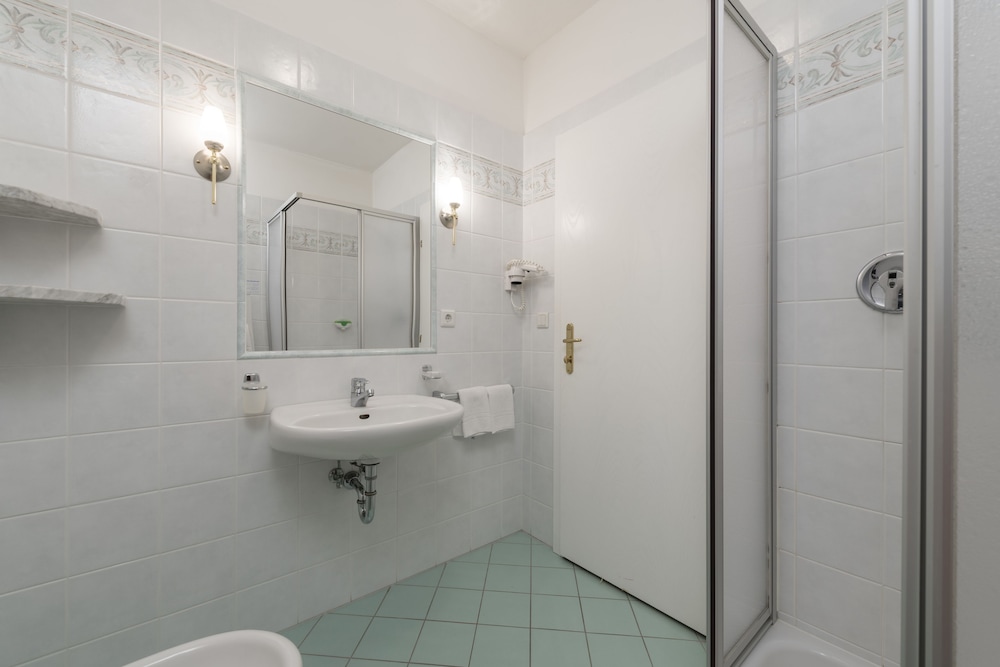 Classic Double Room, Balcony, Mountain View photo 3