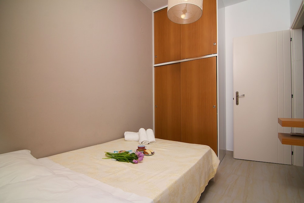 Apartment, 2 Bedrooms, Pool Access, Sea View