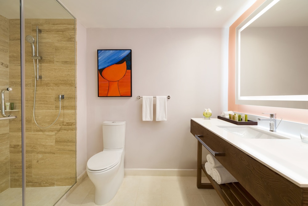 Club Room, 1 King Bed, Garden View (Preferred, Swim-Out) - Photo 6