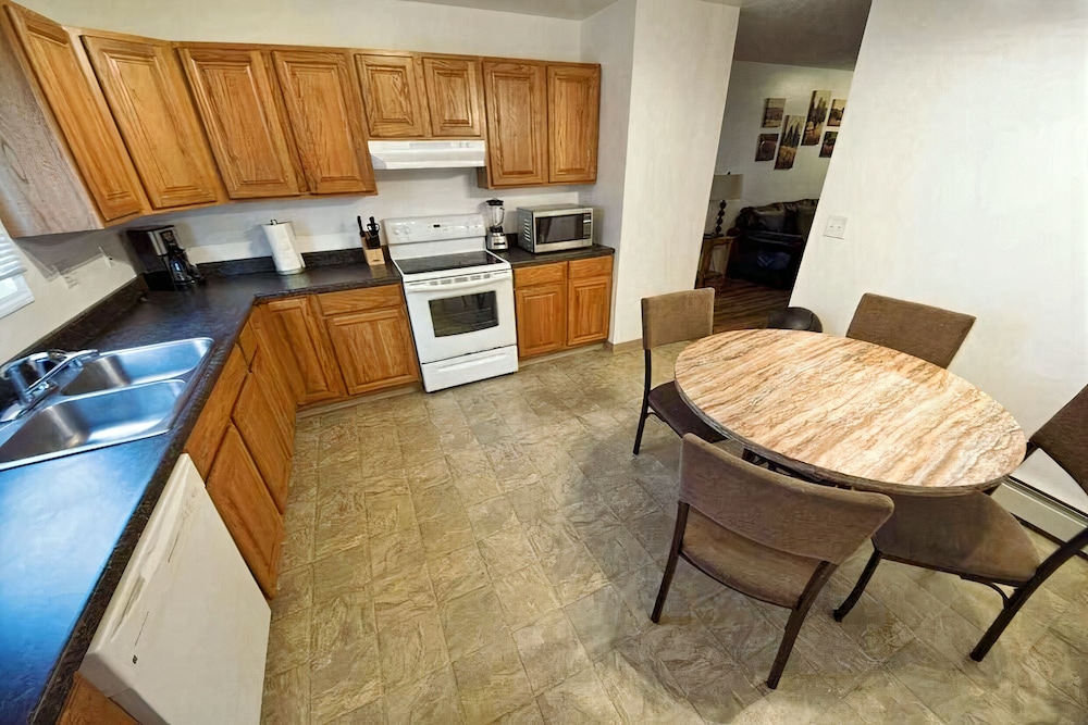 Superior Apartment, Multiple Beds, Non Smoking, Kitchen photo 2