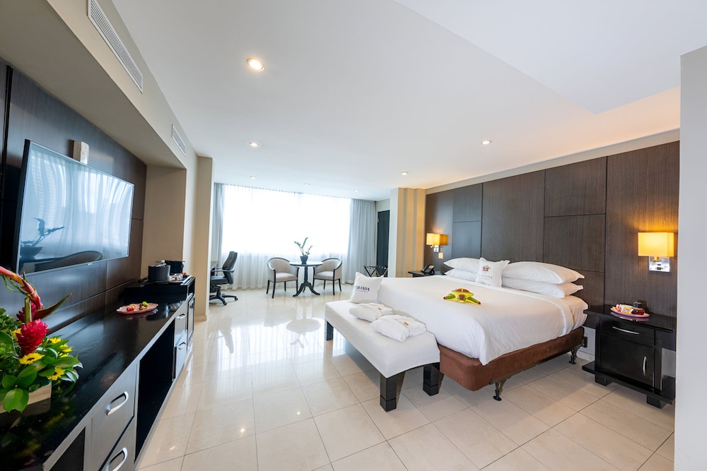 1 King Bed, Superior Room, City View - Photo 2