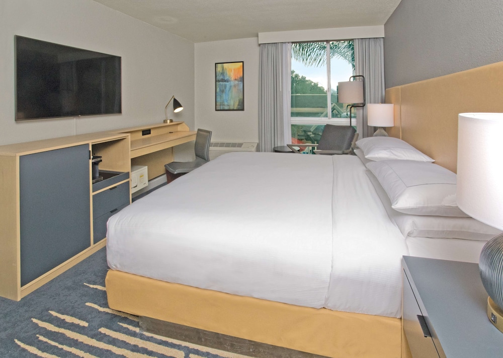 Room, 1 King Bed photo 2
