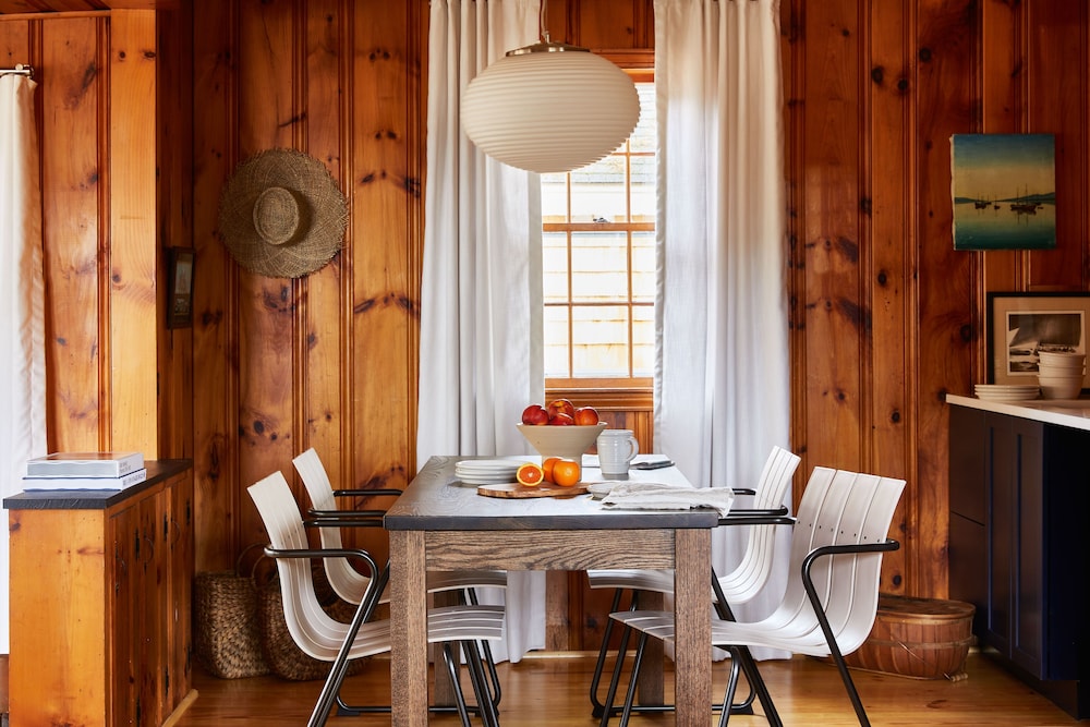 Two-Bedroom Cottage - Photo 4