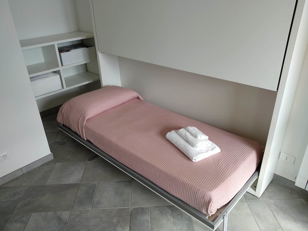 Comfort Apartment, 2 Bedrooms, Sea View, Tower photo 3