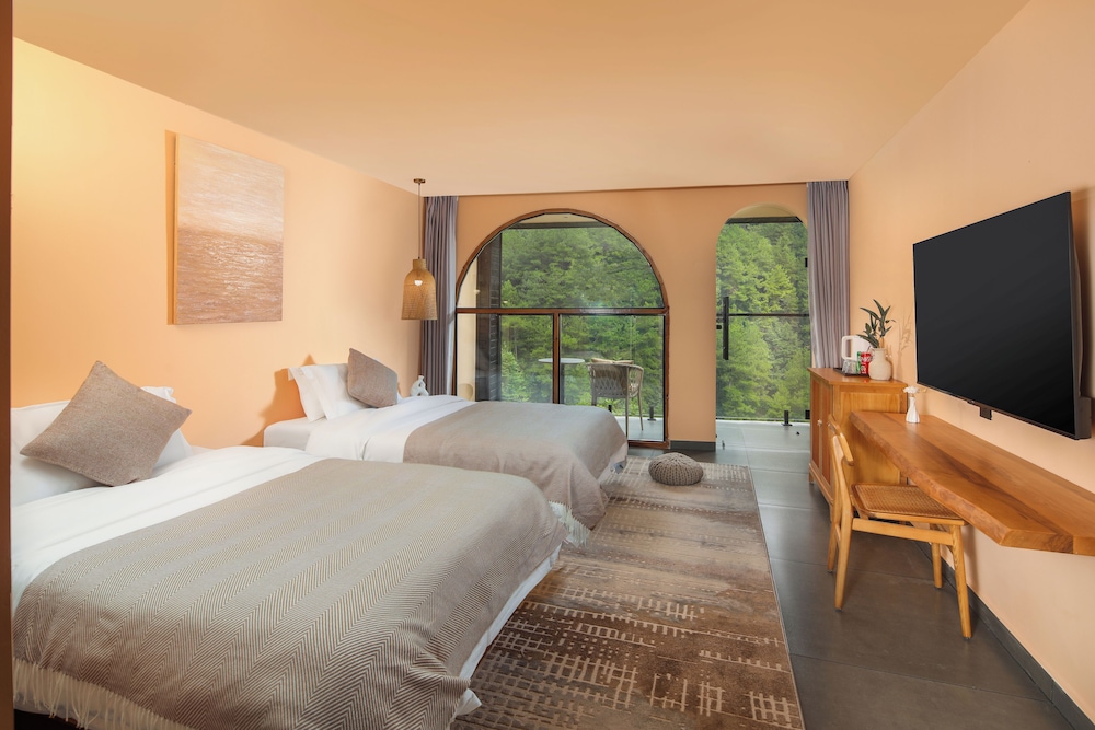 Luxury Twin Room, Patio, Mountain View